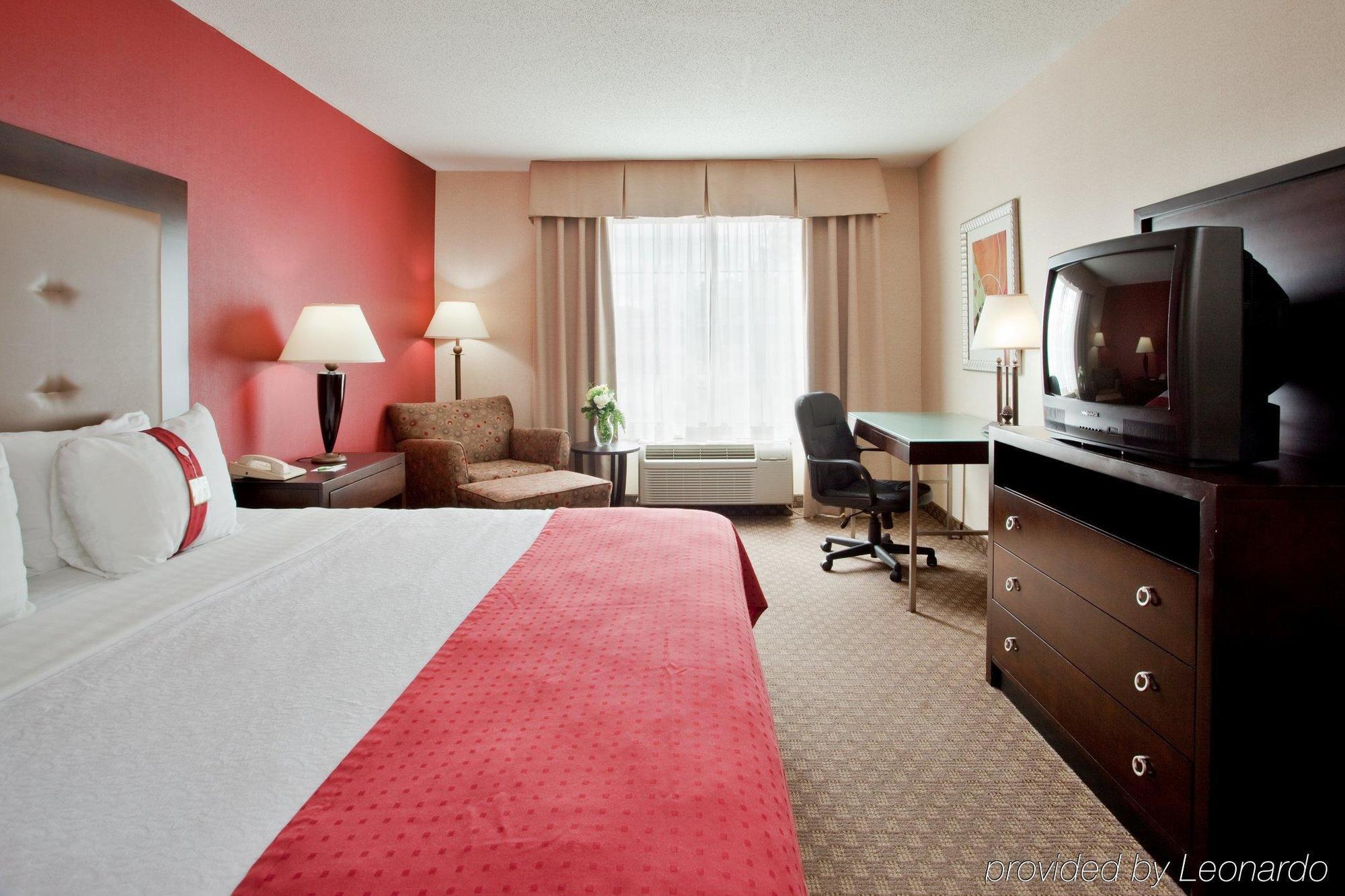 Holiday Inn & Suites Raleigh Cary By Ihg Room photo