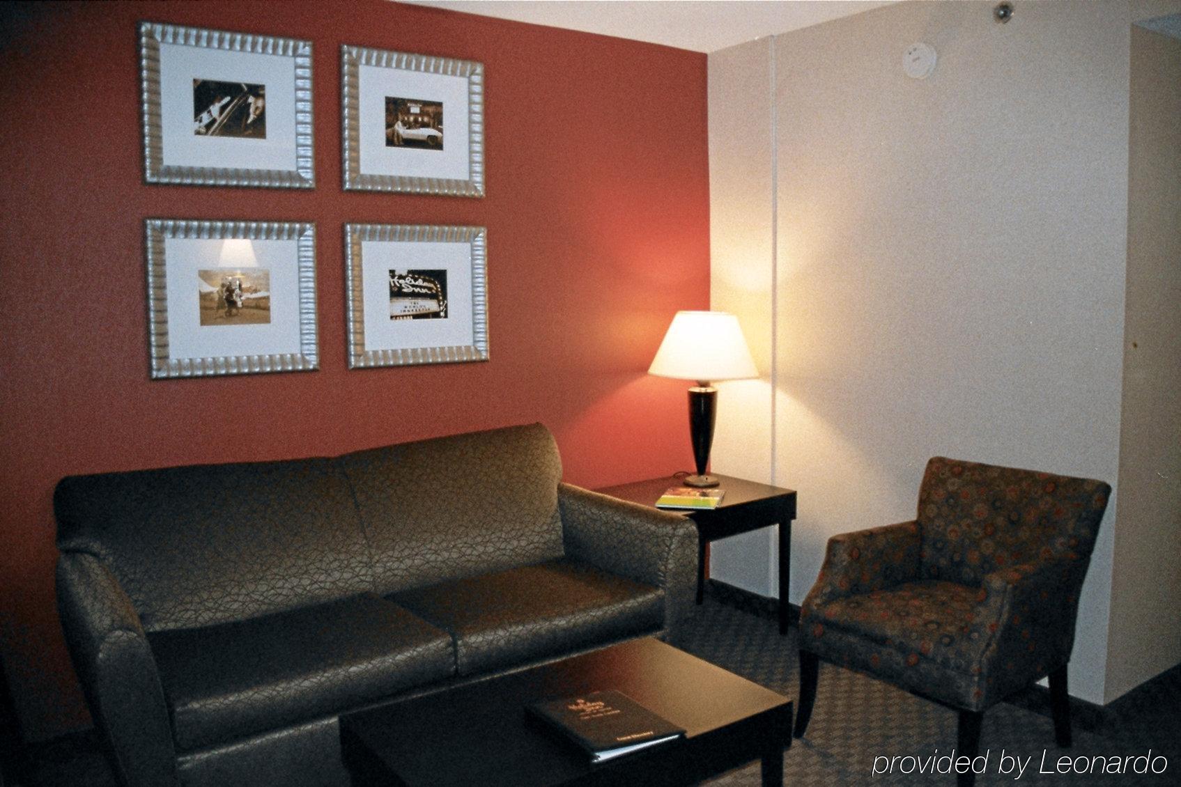 Holiday Inn & Suites Raleigh Cary By Ihg Room photo