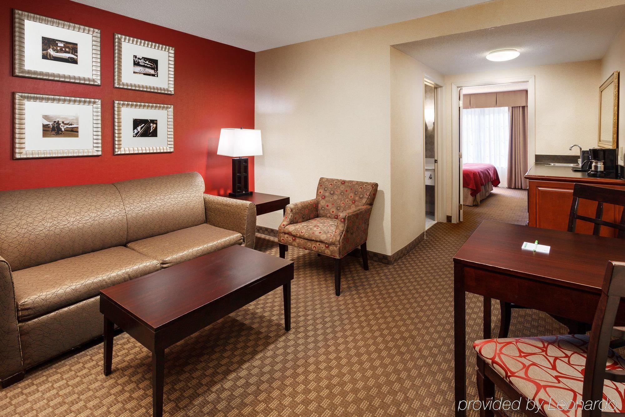 Holiday Inn & Suites Raleigh Cary By Ihg Exterior photo