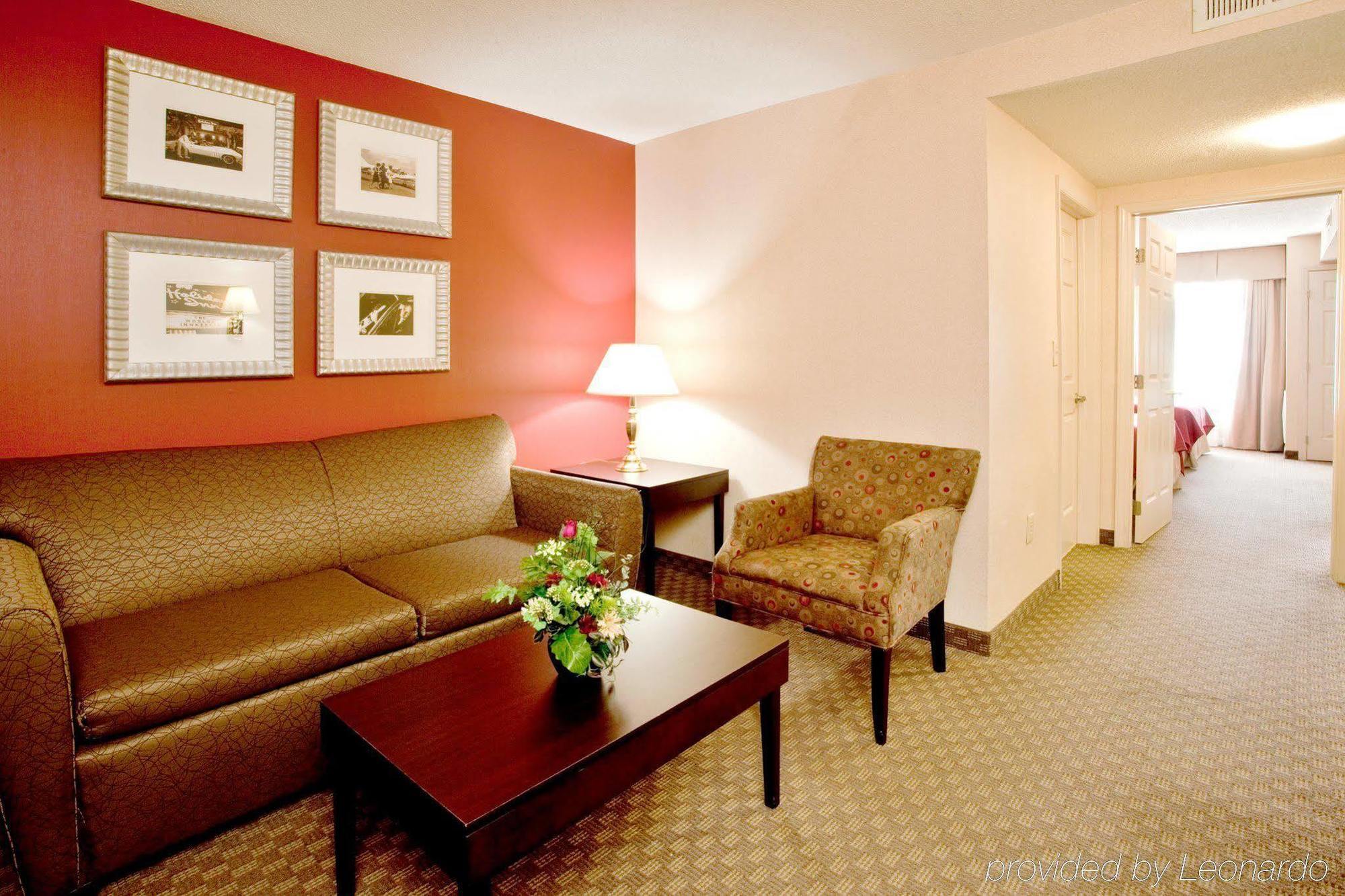Holiday Inn & Suites Raleigh Cary By Ihg Exterior photo