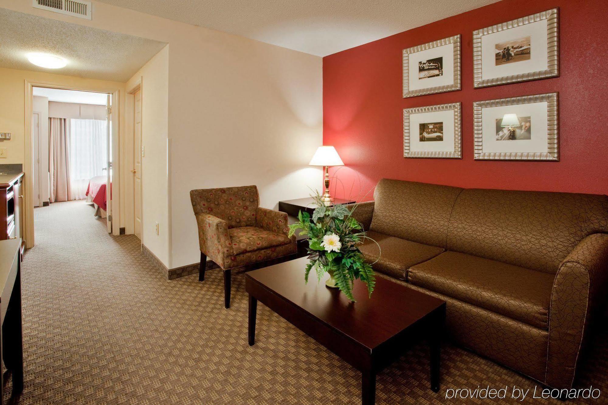 Holiday Inn & Suites Raleigh Cary By Ihg Exterior photo